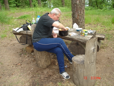 Юра ест1
