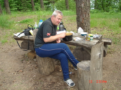 Юра ест2